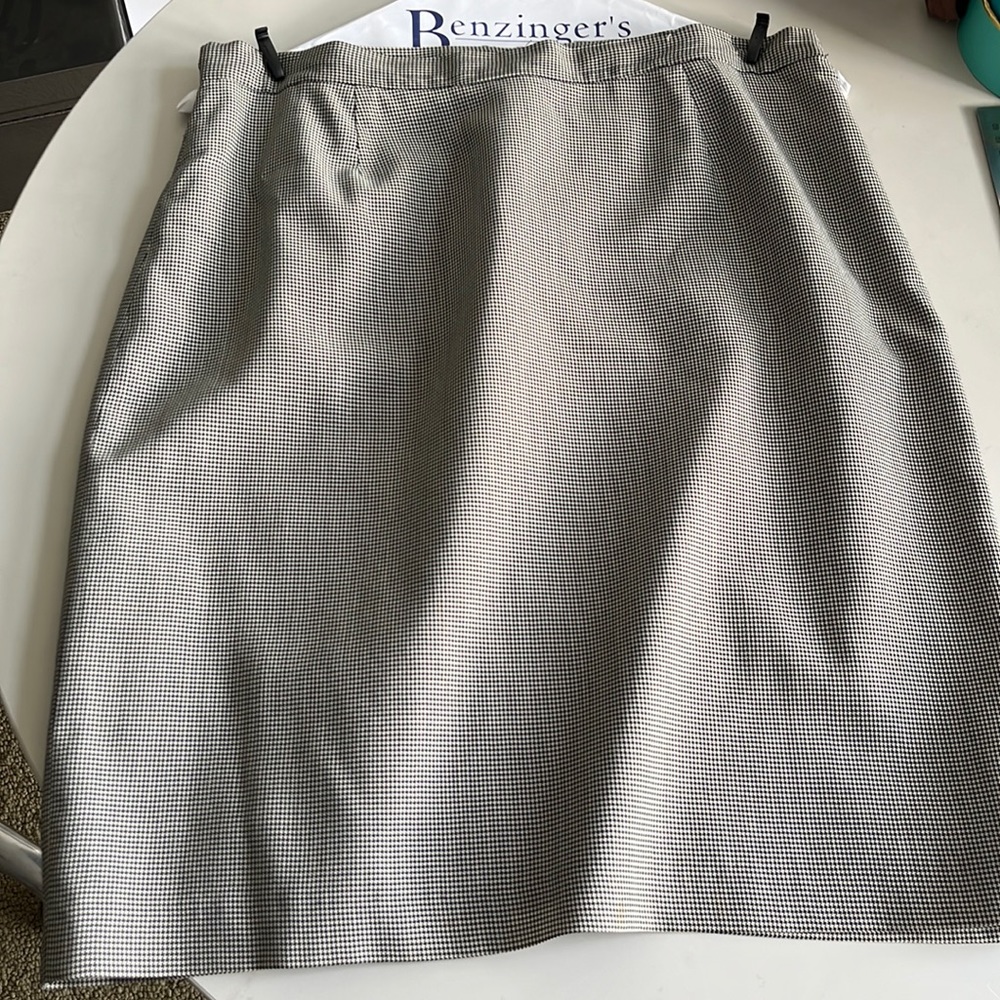 Pencil skirt. Above knee. 21 1/2” waist to hem
